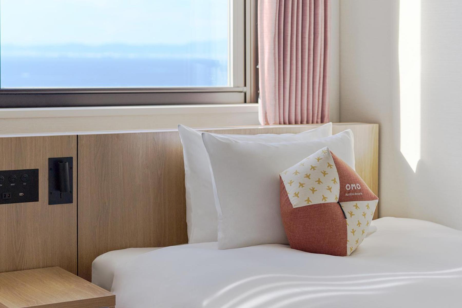Omo Kansai Airport By Hoshino Resorts Izumisano Εξωτερικό φωτογραφία A bed with a pillow